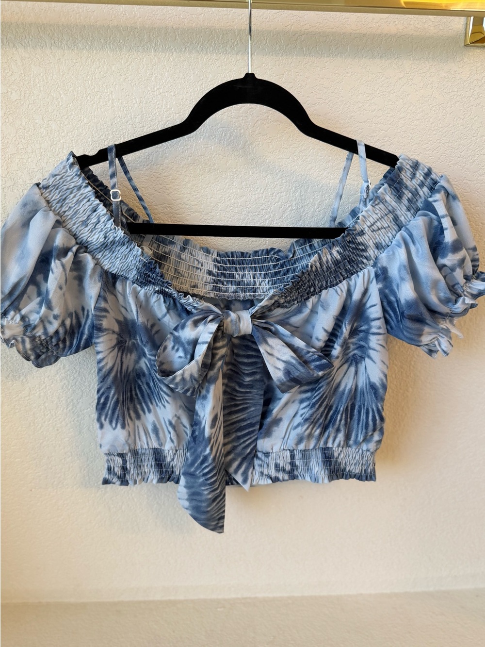 Milk & Honey Women's Blue Tie-Dye Off-Shoulder Crop Top with back Bow